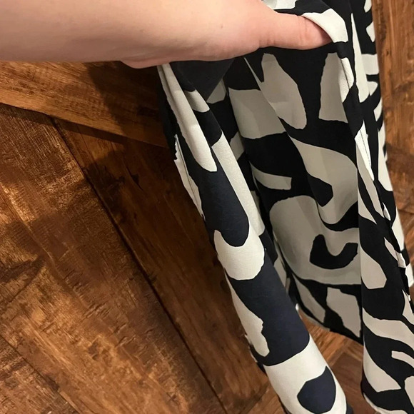 Loft‎ women’s black and white cheetah maxi dresss with slit size 0P - Picture 4 of 7